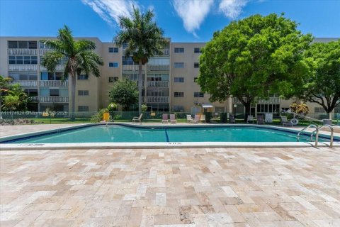 Copropriété à vendre à Hallandale Beach, Floride: 1 chambre, 78.69 m2 № 1940803 - photo 18