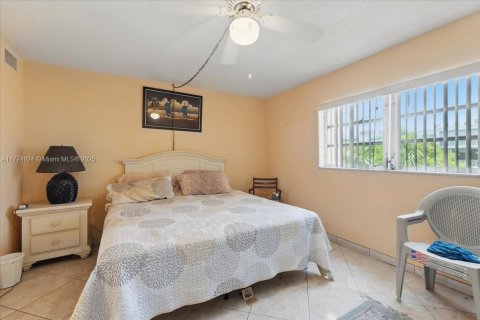 Copropriété à vendre à Hallandale Beach, Floride: 1 chambre, 78.69 m2 № 1940803 - photo 12