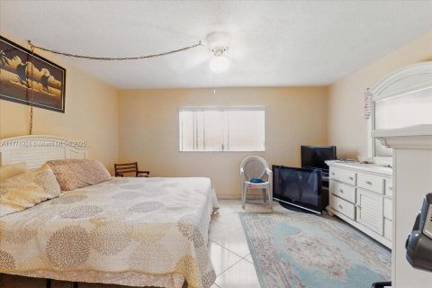 Copropriété à vendre à Hallandale Beach, Floride: 1 chambre, 78.69 m2 № 1940803 - photo 13