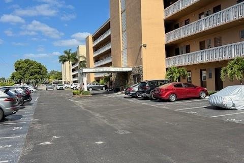Copropriété à vendre à Hallandale Beach, Floride: 1 chambre, 78.69 m2 № 1940803 - photo 24