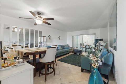 Copropriété à vendre à Hallandale Beach, Floride: 1 chambre, 78.69 m2 № 1940803 - photo 7