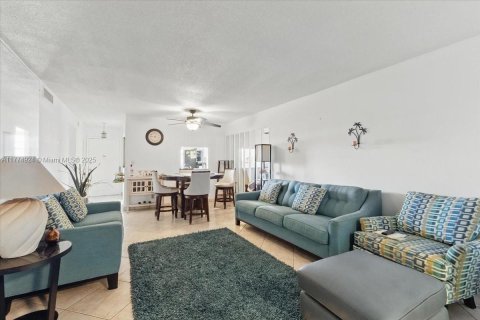 Copropriété à vendre à Hallandale Beach, Floride: 1 chambre, 78.69 m2 № 1940803 - photo 3