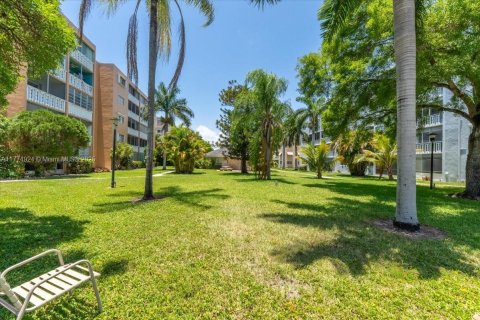 Copropriété à vendre à Hallandale Beach, Floride: 1 chambre, 78.69 m2 № 1940803 - photo 20
