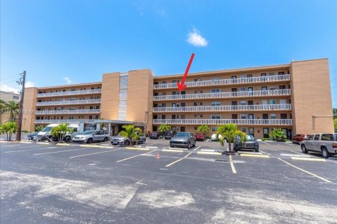 Copropriété à vendre à Hallandale Beach, Floride: 1 chambre, 78.69 m2 № 1940803 - photo 1