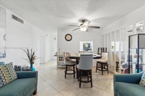 Copropriété à vendre à Hallandale Beach, Floride: 1 chambre, 78.69 m2 № 1940803 - photo 2