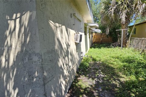 Купить виллу или дом в Помпано-Бич, Флорида 5 спален, 155.05м2, № 1177631 - фото 19