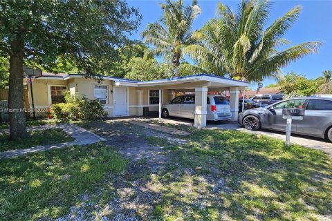 Купить виллу или дом в Помпано-Бич, Флорида 5 спален, 155.05м2, № 1177631 - фото 2