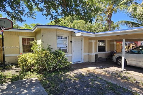 Купить виллу или дом в Помпано-Бич, Флорида 5 спален, 155.05м2, № 1177631 - фото 3