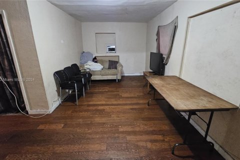 Купить виллу или дом в Помпано-Бич, Флорида 5 спален, 155.05м2, № 1177631 - фото 11