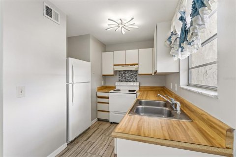 Townhouse in Winter Garden, Florida 1 bedroom, 70.23 sq.m. № 2386255 - photo 17