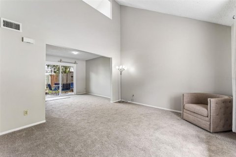 Townhouse in Winter Garden, Florida 1 bedroom, 70.23 sq.m. № 2386255 - photo 10