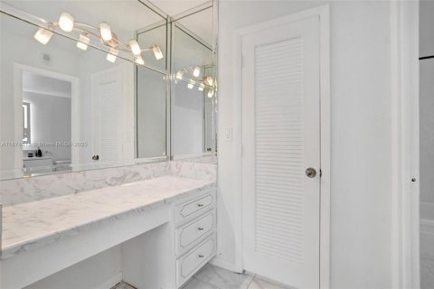 Condominio en venta en Hallandale Beach, Florida, 2 dormitorios, 111.48 m2 № 2014029 - foto 11
