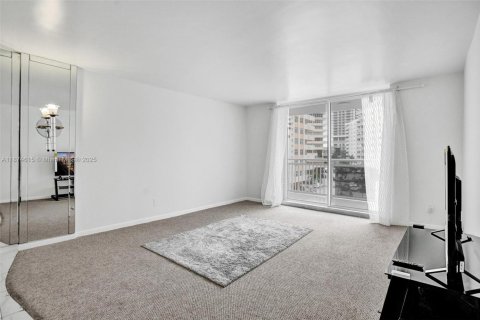 Condominio en venta en Hallandale Beach, Florida, 2 dormitorios, 111.48 m2 № 2014029 - foto 23