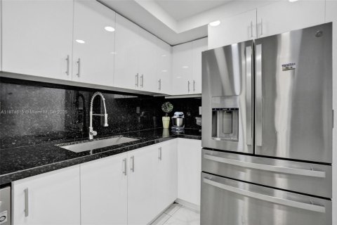 Condominio en venta en Hallandale Beach, Florida, 2 dormitorios, 111.48 m2 № 2014029 - foto 18