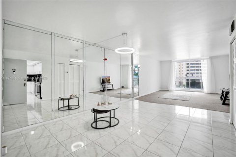 Condominio en venta en Hallandale Beach, Florida, 2 dormitorios, 111.48 m2 № 2014029 - foto 20