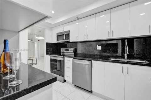 Condominio en venta en Hallandale Beach, Florida, 2 dormitorios, 111.48 m2 № 2014029 - foto 17