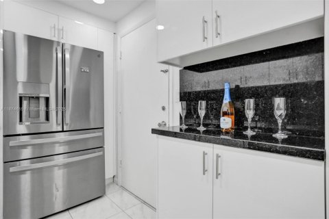 Condominio en venta en Hallandale Beach, Florida, 2 dormitorios, 111.48 m2 № 2014029 - foto 2