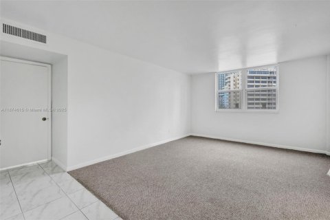 Condominio en venta en Hallandale Beach, Florida, 2 dormitorios, 111.48 m2 № 2014029 - foto 15