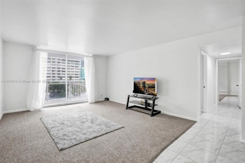 Condominio en venta en Hallandale Beach, Florida, 2 dormitorios, 111.48 m2 № 2014029 - foto 22