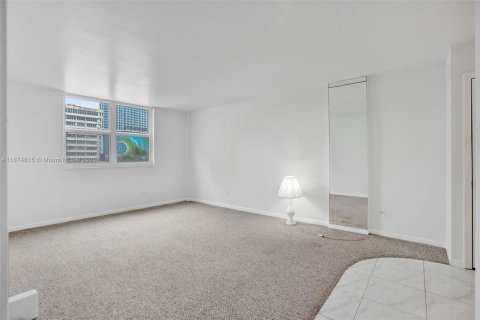 Condominio en venta en Hallandale Beach, Florida, 2 dormitorios, 111.48 m2 № 2014029 - foto 12