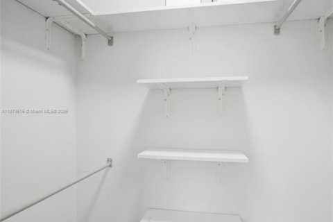 Condominio en venta en Hallandale Beach, Florida, 2 dormitorios, 111.48 m2 № 2014029 - foto 25