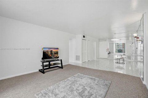 Condominio en venta en Hallandale Beach, Florida, 2 dormitorios, 111.48 m2 № 2014029 - foto 24