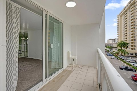 Condominio en venta en Hallandale Beach, Florida, 2 dormitorios, 111.48 m2 № 2014029 - foto 30