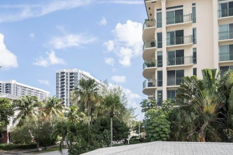 Apartment in Pompano Beach, Florida 2 bedrooms, 78.04 sq.m. № 2188220 - photo 2