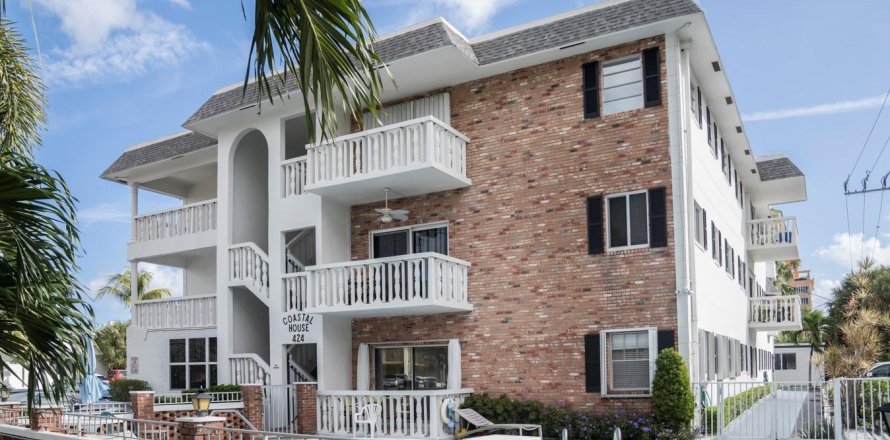 Apartment in Pompano Beach, Florida 2 bedrooms, 78.04 sq.m. № 2188220