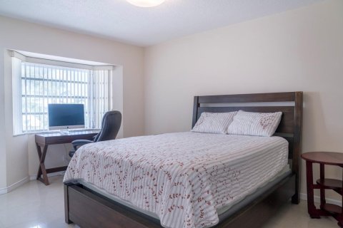 Apartment in Pompano Beach, Florida 2 bedrooms, 78.04 sq.m. № 2188220 - photo 9