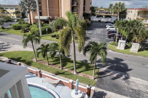 Apartment in Pompano Beach, Florida 2 bedrooms, 78.04 sq.m. № 2188220 - photo 3