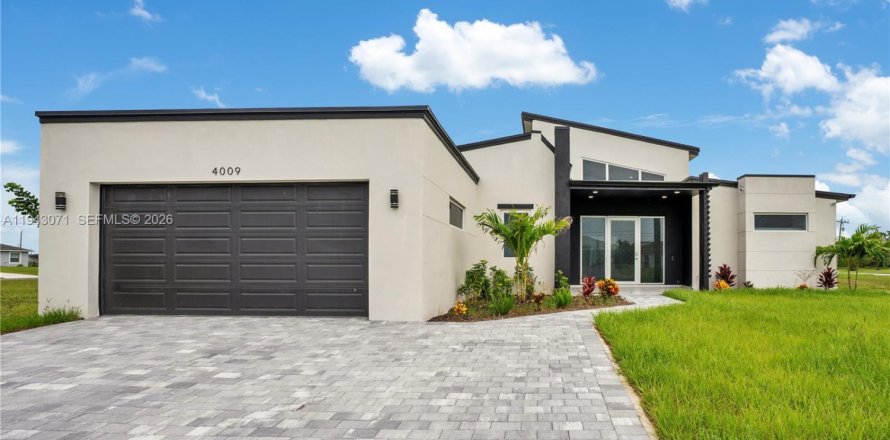 Villa ou maison à Cape Coral, Floride 4 chambres, 213.21 m2 № 1999340