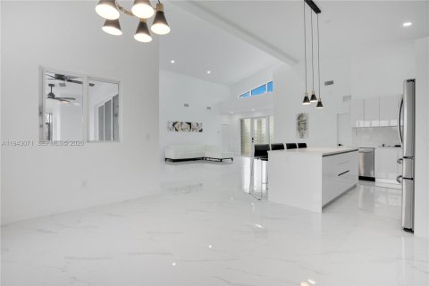 Villa ou maison à vendre à Cape Coral, Floride: 4 chambres, 213.21 m2 № 1999340 - photo 19