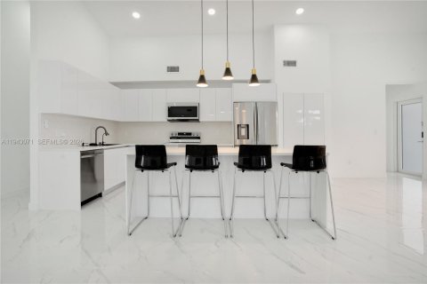 Villa ou maison à vendre à Cape Coral, Floride: 4 chambres, 213.21 m2 № 1999340 - photo 16