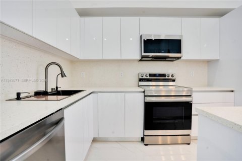 Villa ou maison à vendre à Cape Coral, Floride: 4 chambres, 213.21 m2 № 1999340 - photo 15