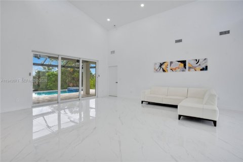 Villa ou maison à vendre à Cape Coral, Floride: 4 chambres, 213.21 m2 № 1999340 - photo 12