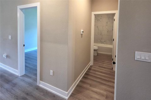 Propiedad comercial en venta en Port Charlotte, Florida, 6 dormitorios, 222.97 m2 № 2120687 - foto 9