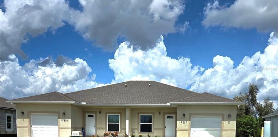 Propiedad comercial en Port Charlotte, Florida 6 dormitorios, 222.97 m2 № 2120687