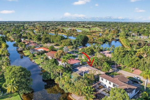 Villa ou maison à vendre à Plantation, Floride: 4 chambres, 239.5 m2 № 1990550 - photo 1