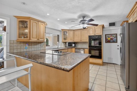 Villa ou maison à vendre à Plantation, Floride: 4 chambres, 239.5 m2 № 1990550 - photo 12