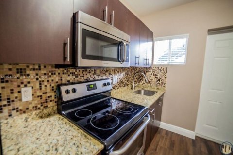 Снять в аренду квартиру в Майами, Флорида 1 спальня, 41.81м2, № 2004709 - фото 7