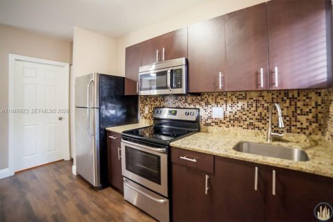 Снять в аренду квартиру в Майами, Флорида 1 спальня, 41.81м2, № 2004709 - фото 2