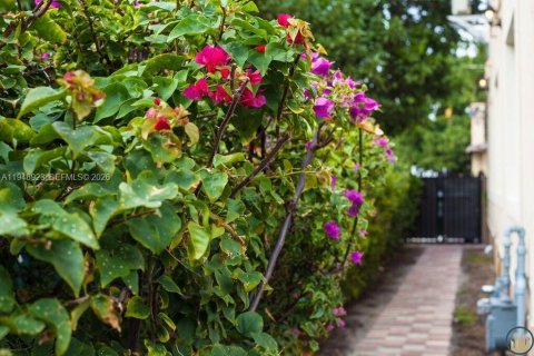 Снять в аренду квартиру в Майами, Флорида 1 спальня, 41.81м2, № 2004709 - фото 11