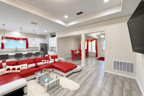House in Winter Garden, Florida 5 bedrooms, 289.67 sq.m. № 2425977 - photo 14