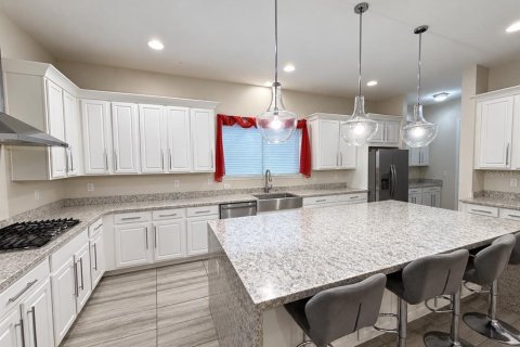 House in Winter Garden, Florida 5 bedrooms, 289.67 sq.m. № 2425977 - photo 17