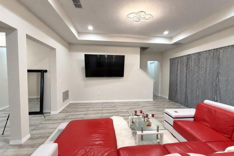 House in Winter Garden, Florida 5 bedrooms, 289.67 sq.m. № 2425977 - photo 16
