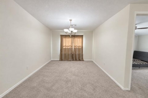 House in Winter Garden, Florida 5 bedrooms, 289.67 sq.m. № 2425977 - photo 25
