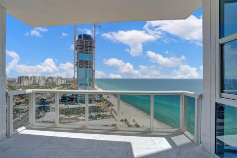 Condo in Sunny Isles Beach, Florida, 3 bedrooms № 2090262 - photo 15