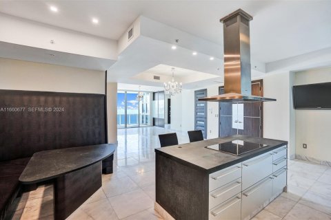 Condo in Sunny Isles Beach, Florida, 3 bedrooms № 2090262 - photo 14