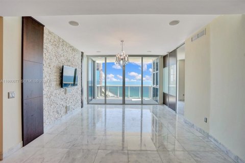 Condo in Sunny Isles Beach, Florida, 3 bedrooms № 2090262 - photo 2